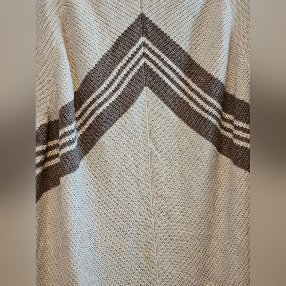 CW Classic Plus Size Sweater - Picture 4 of 7